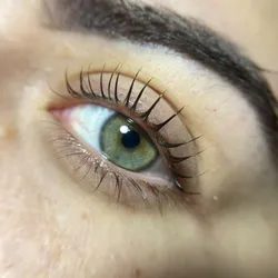 Lifting + tinte negro efecto Rimmel 