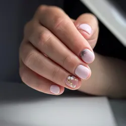 Esmaltado semipermanente con diseño simple (1 a 2 uña por mano) 