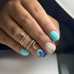 Capping / nivelación con diseño simple (1 a 2 uñas por mano) 