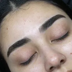 Henna en cejas 