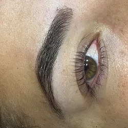 Henna en cejas 
