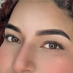 PERFILADO CON HENNA + LIFTING DE PESTAÑAS 