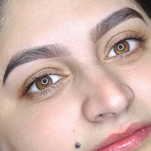 Diseño y Perfilado de cejas con henna