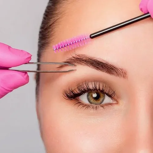 Diseño de cejas + Henna