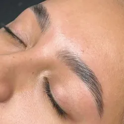 Laminado de Cejas (incluye tinte y perfilado)