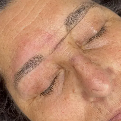 Perfilado (o Epilación con Hilo) y Diseño de Cejas