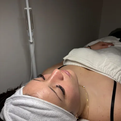 Dermaplaning, de Mora Beauty Studio