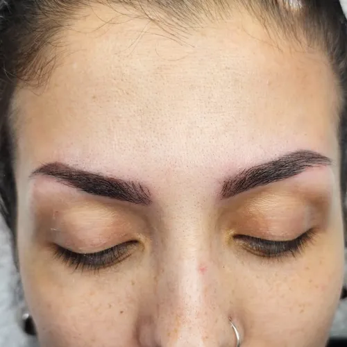 Cejas efecto shadow dermopigmentacion, de Maria sol Piccinini estética