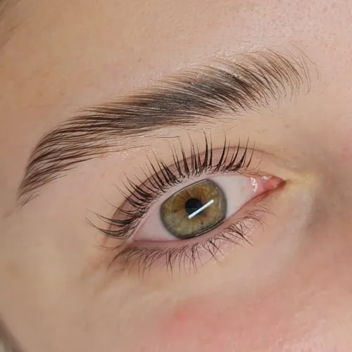 Perfilado + Laminado de cejas, de UMI beauty