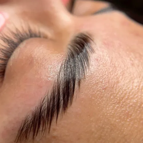Laminado y perfilado cejas, de Studio Wellness
