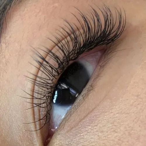 Pestañas pelo x pelo, de Roo Nails Beauty Studio