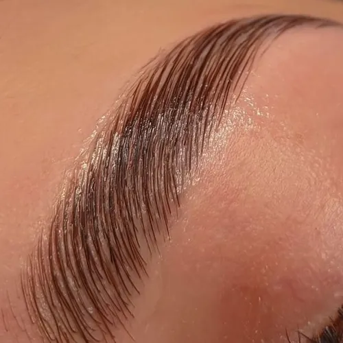 Laminado de cejas, de Roo Nails Beauty Studio