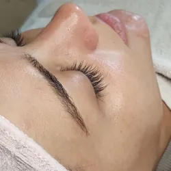 Limpieza facial con dermaplaning 