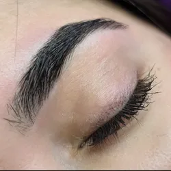 Diseño y perfilado de cejas (coordinar por privado)
