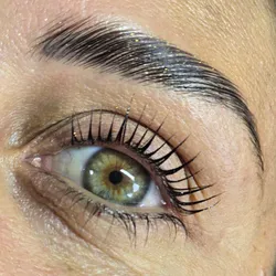 Combo laminado de cejas y pestañas ( incluye diseño y perfilado de cejas)