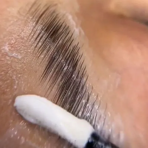 Laminado de cejas