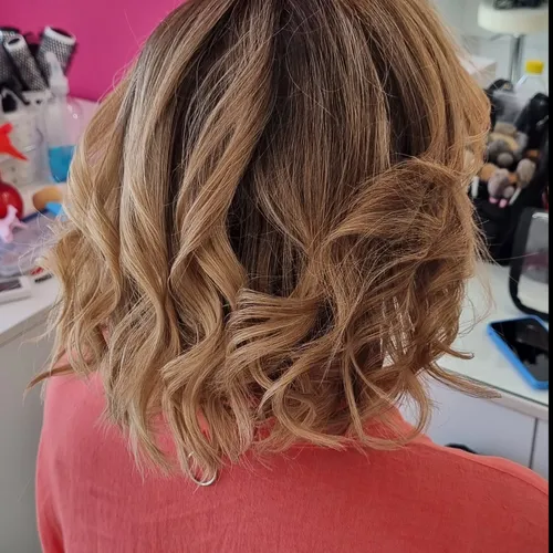 Brushing u ondas cabello corto a mediano