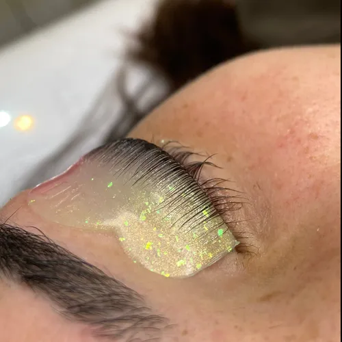 Perfilado de Cejas  + Lifting de Pestañas