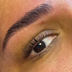 Combo Lash Lifting de pestañas y diseño de cejas
