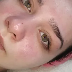  Limpieza facial + perfilado de cejas 