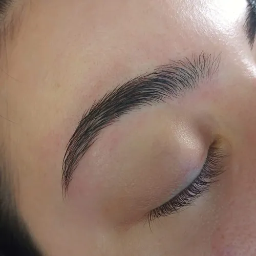 Diseño & perfilado de cejas