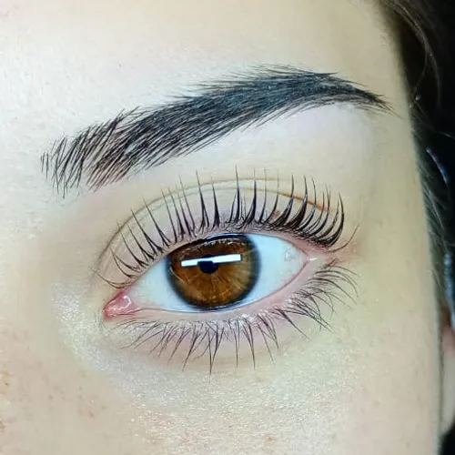 Combo lifting botox, tinte & serum gold + perfilado de cejas