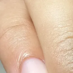 Manicuria con esmaltado común.