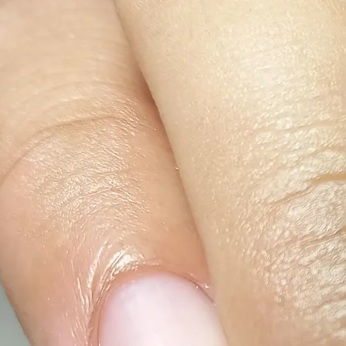 Manicuria con esmaltado común.