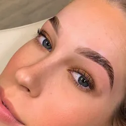 Laminado de cejas