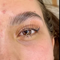 Combo lifting de pestañas+laminado de cejas 