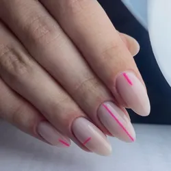 Esculpidas. Hasta 4 uñas con diseño.