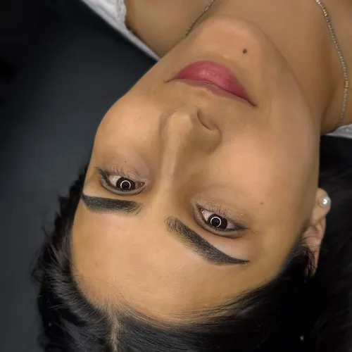 Micro de cejas RETOQUE, de Narel Cristaldo PMU