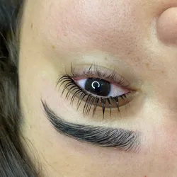 Lifting de pestañas + Laminado + diseño & perfilado de cejas