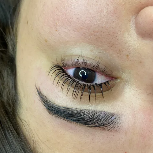 Lifting de pestañas + Laminado + diseño & perfilado de cejas