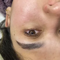Lifting de pestañas + diseño & perfilado de cejas 
