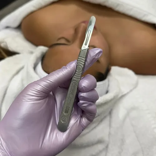 Deep clean+ Dermaplaning+ Peeling