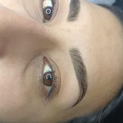 Diseño y perfilado de cejas más nutrición /spa
