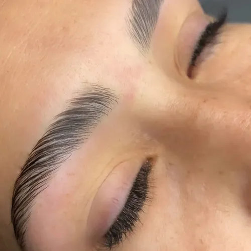 Perfilado de cejas más tinte