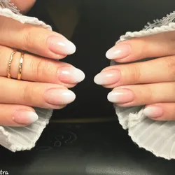 MANICURIA  CON SEMIPERMANENTE CON DECO/FRANCES