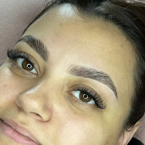 Diseño de cejas + Perfilado + Laminado + Henna