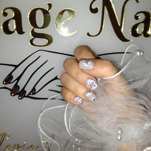 Esmaltado semipermanente con retiro de servicio de Mage Nails 