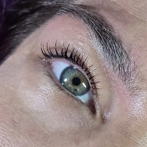 BANHADA + Diseño y perfilado de cejas 
