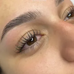COMBO 1: Lifting con nutrición + diseño de cejas