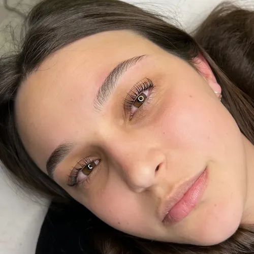 COMBO 2: Lifting con nutrición + tinte + diseño de cejas