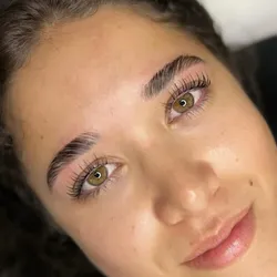 COMBO4: Lifting + nutri + tinte + laminado + diseño de cejas
