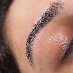 Diseño y perfilado de cejas