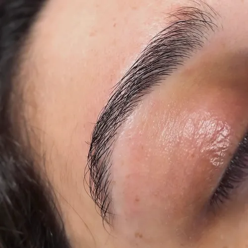 Diseño y perfilado de cejas