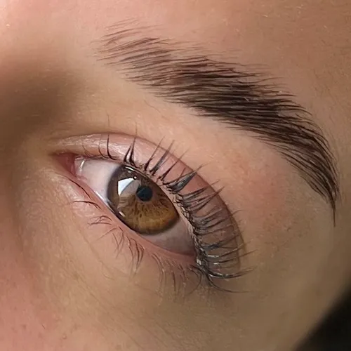 Laminado y perfilado de cejas nutritivo 