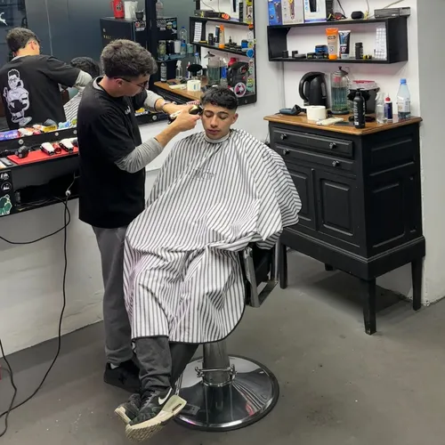 Corte (incluye perfilado de cejas)