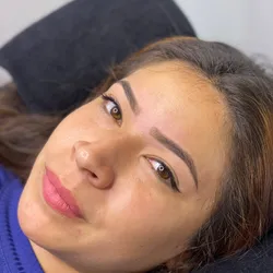 Diseño y perfilado de cejas + color con henna